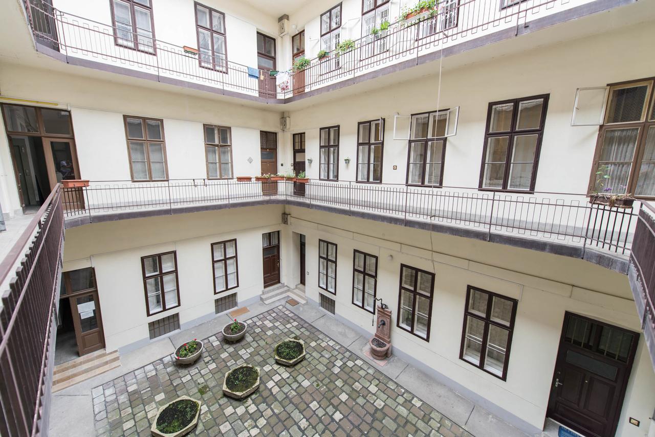 Oasis Apartments - Liberty Square ブダペスト エクステリア 写真